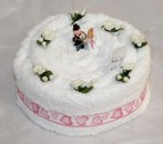 Handtuchtorte Hochzeitstorte weiß mit Brautpaar Figur