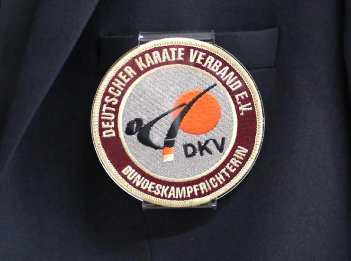 badge holder that can be pinned on round