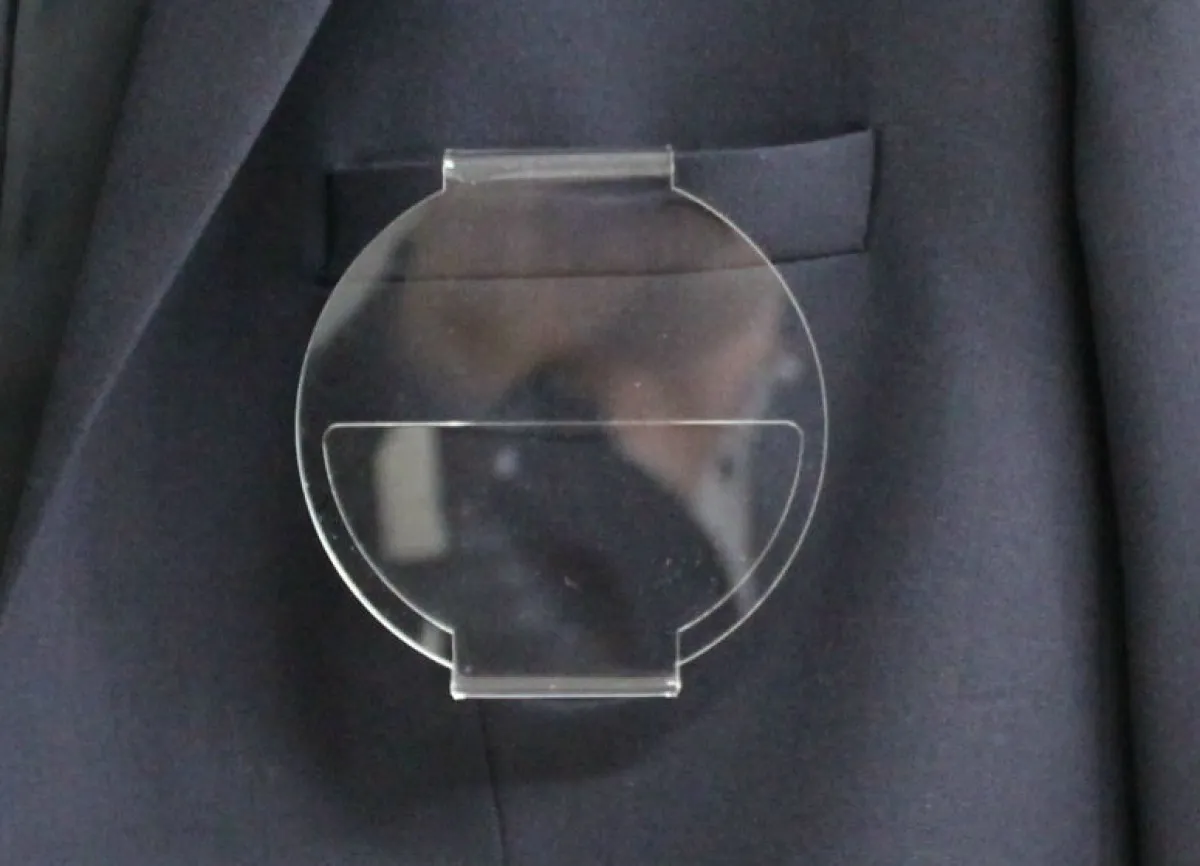 badge holder that can be pinned on round