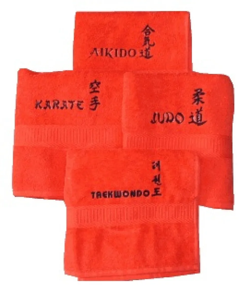 Frottee Tuch rot bestickt mit Karate in schwarz