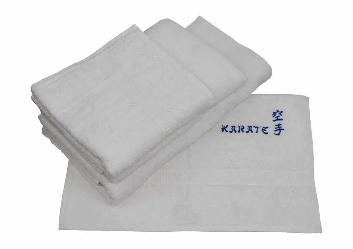 Frotteetücher weiß bestickt in royalblau mit Karate und Schriftzeichen
