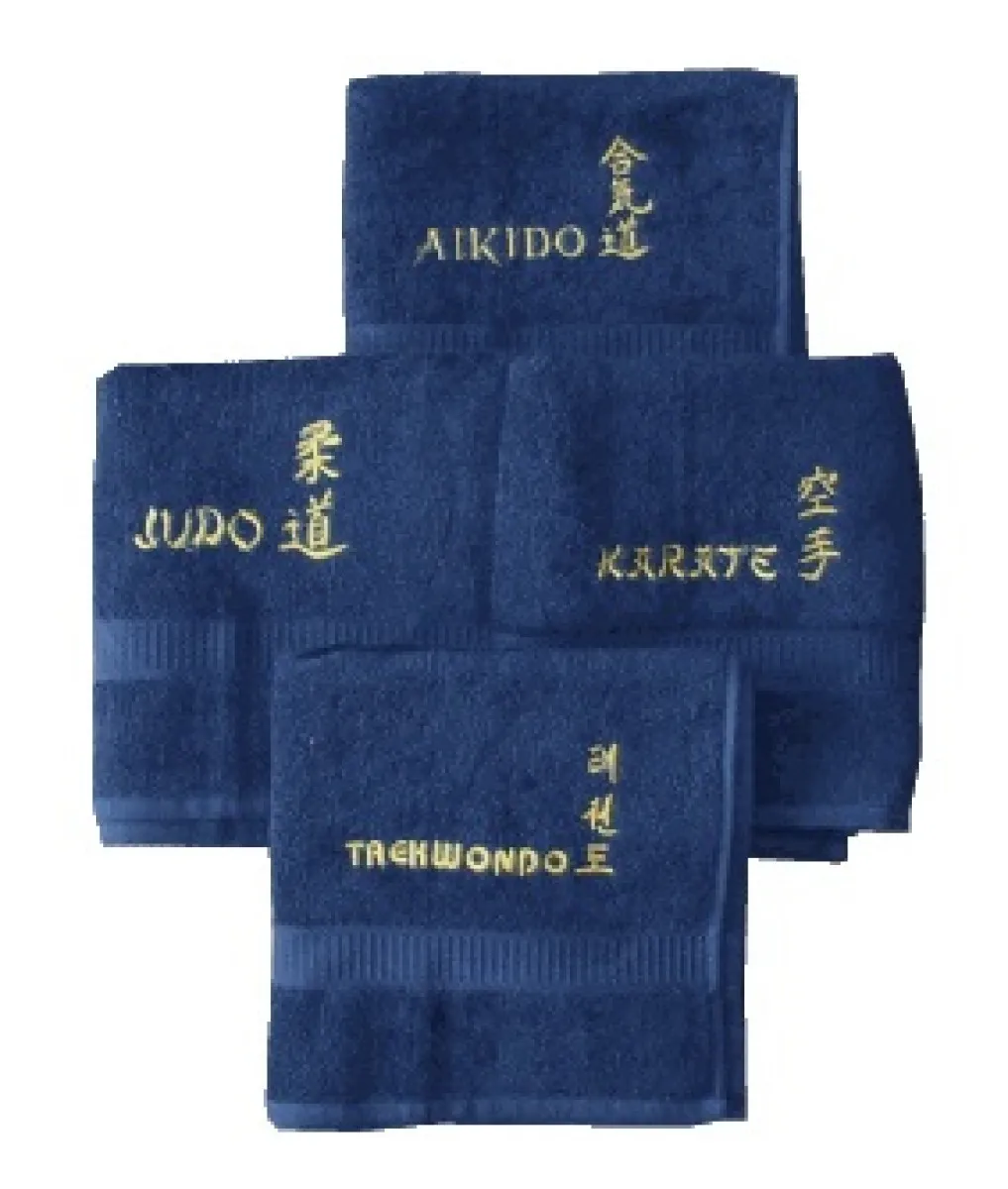 Frottee Tuch dunkelblau bestickt mit Karate in gold