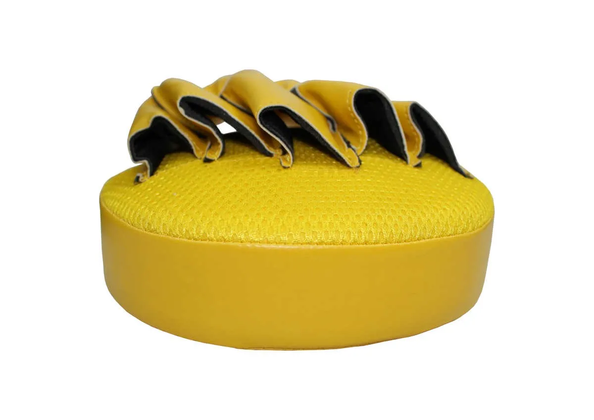 Hand claw hand centre yellow