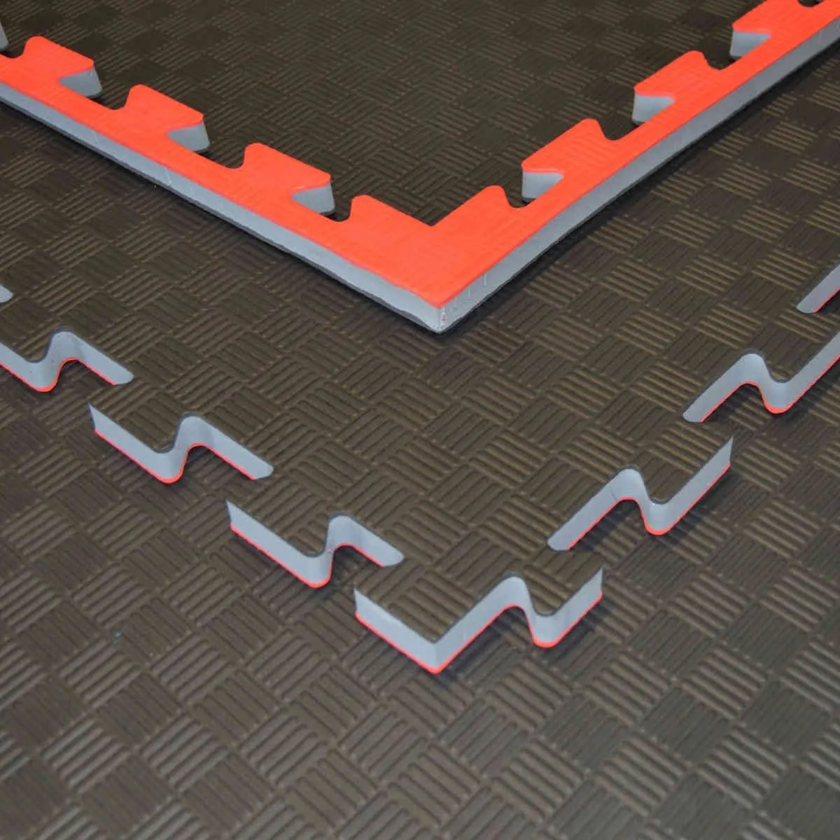 Reversible mat Checkerd black/red - 100 x 100 x 2.0 cm