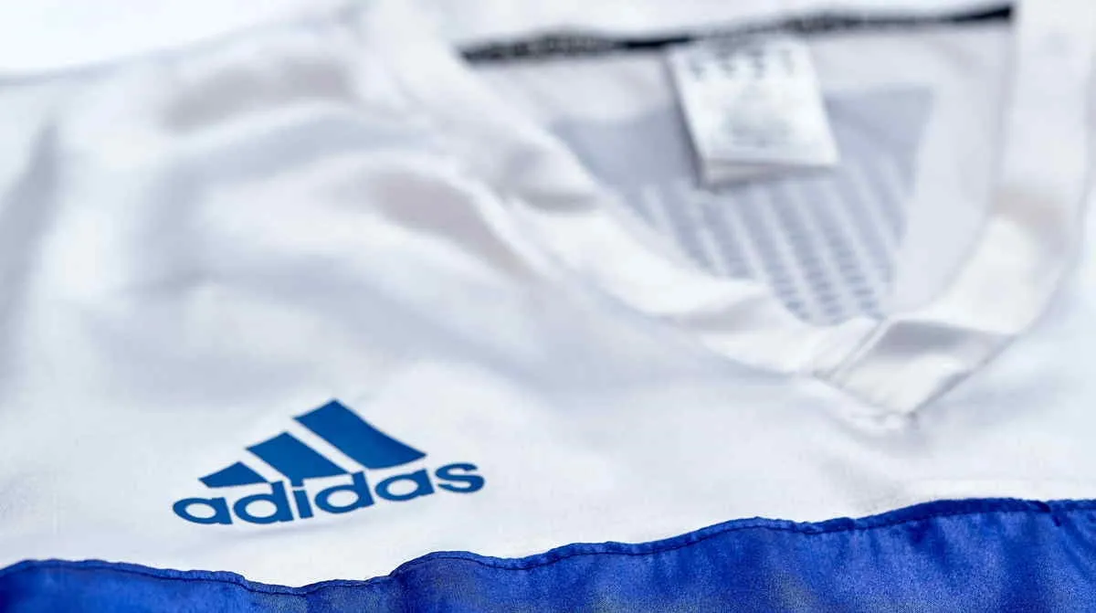 adidas Kickbox Shirt 100S blau | |weiß Logo und Ausschnitt