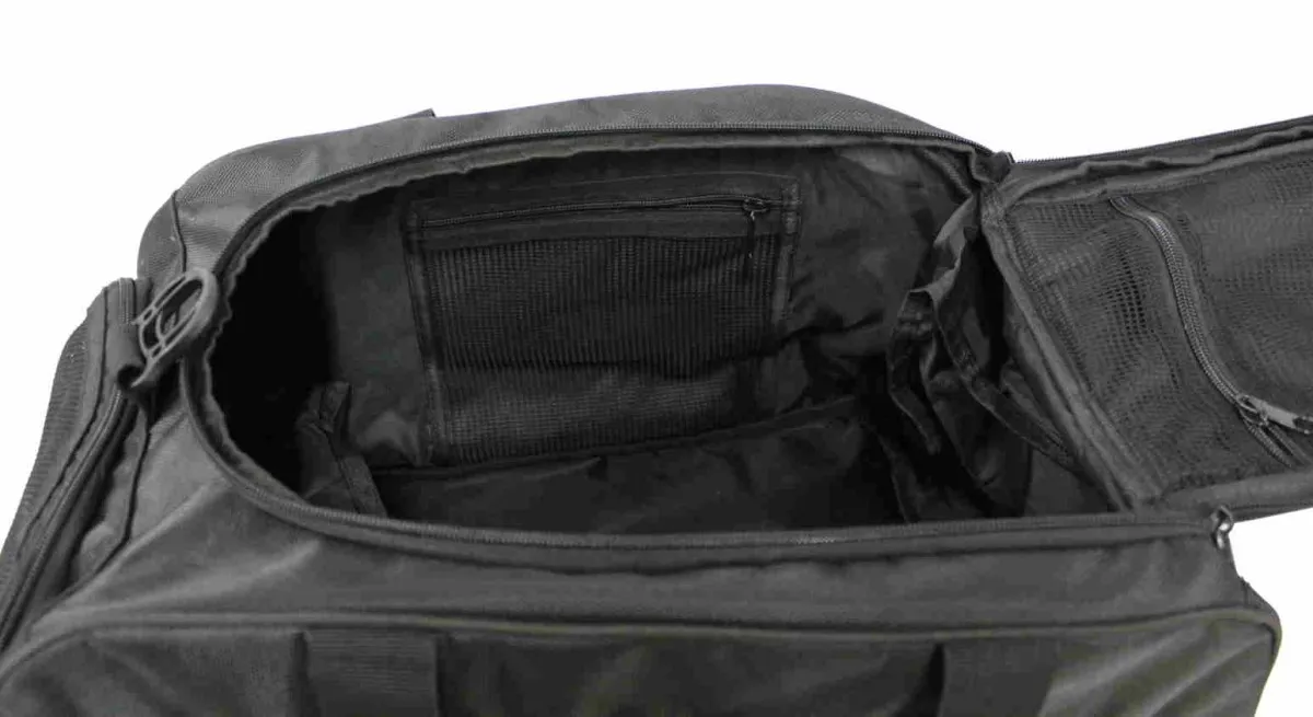 Bolsa de deporte con función de mochila en negro con inserciones laterales azules