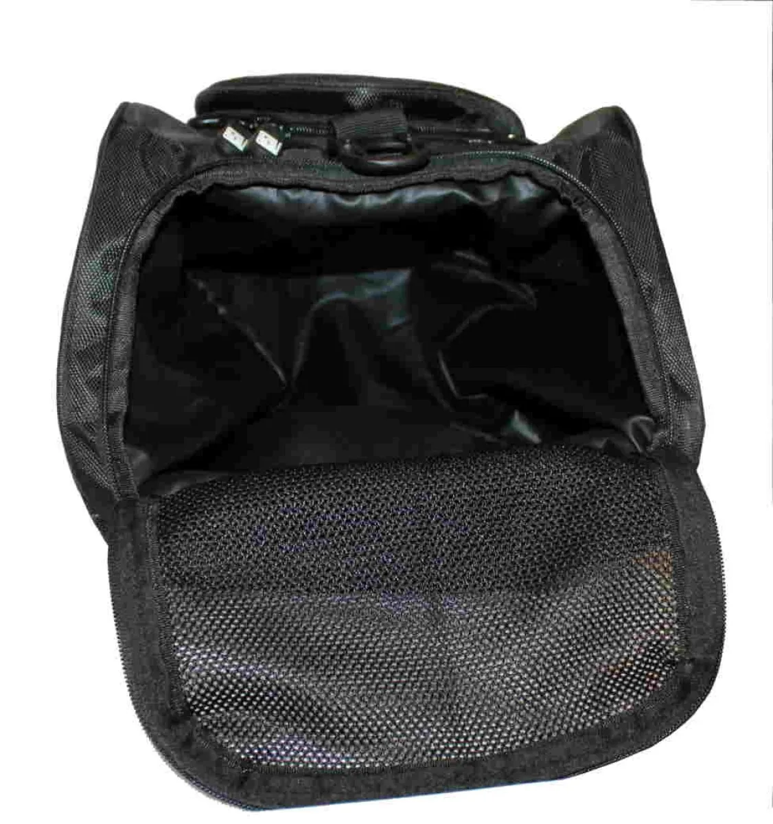 Bolsa de deporte con función de mochila en negro con inserciones laterales en rojo